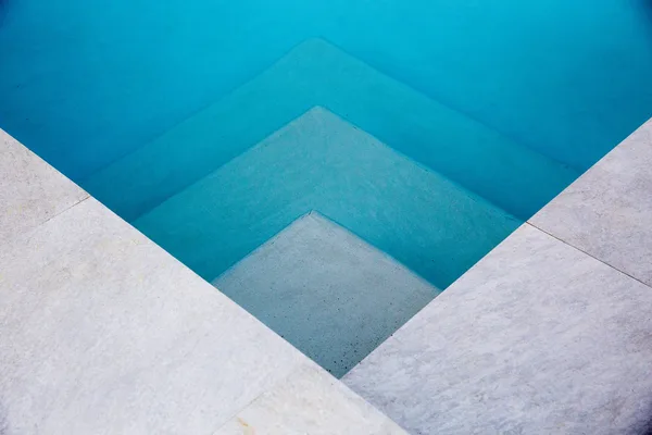 Angular underwater pool entry steps