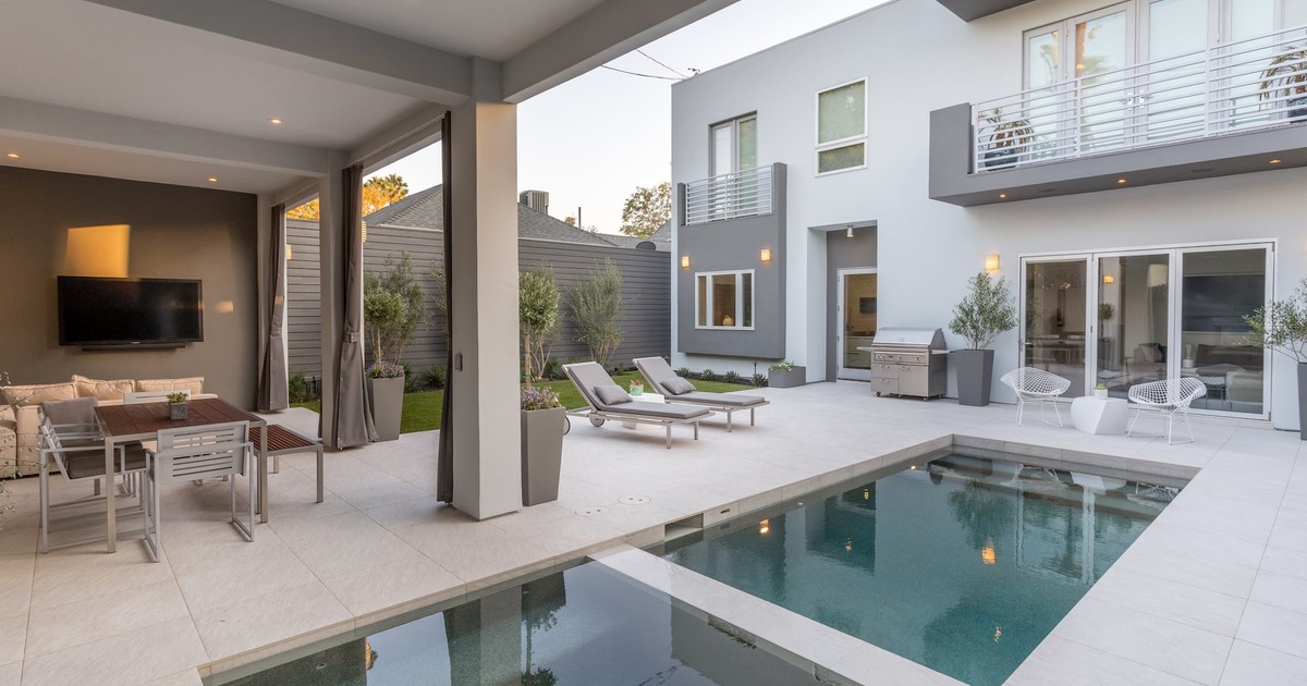 Modern Pool & Courtyard Landscape in Orange County