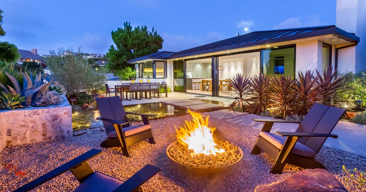 Contemporary Outdoor Living & Hardscape in Orange County