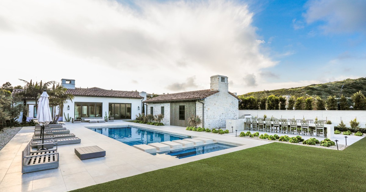 Crystal Cove Outdoor Living & Hardscape