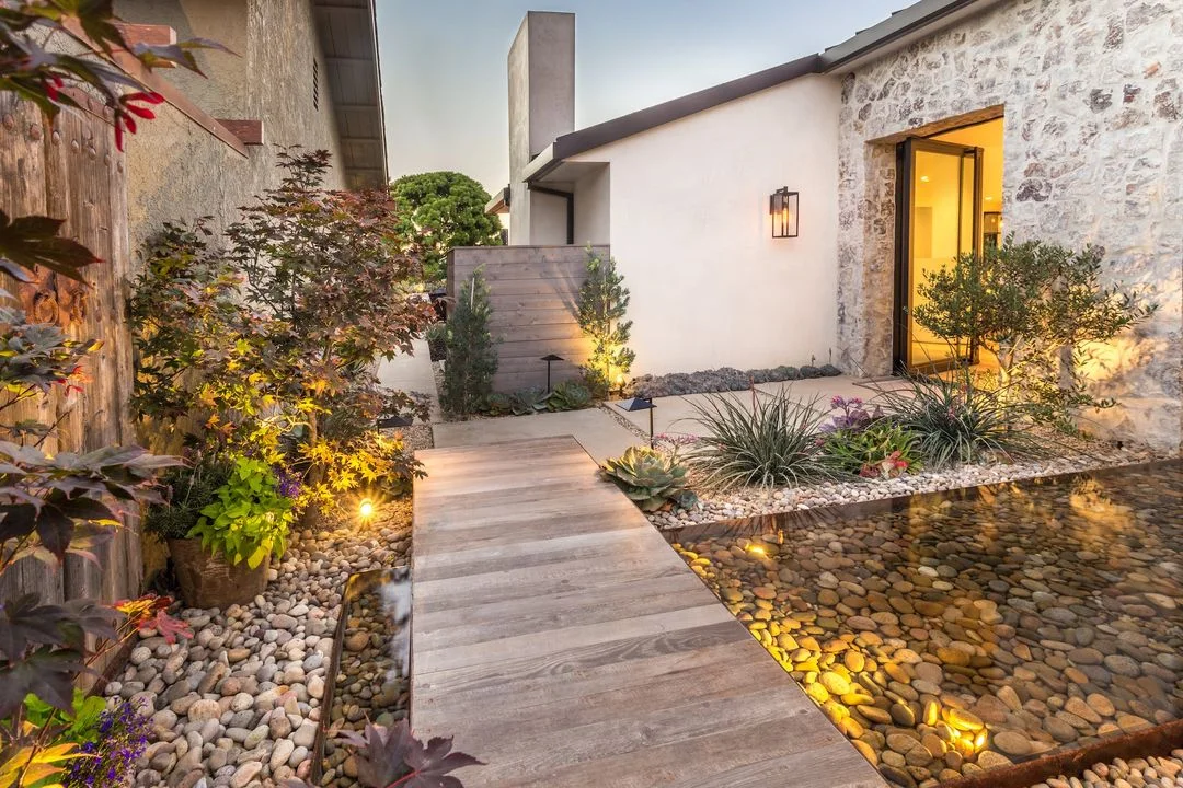 Contemporary Outdoor Living & Hardscape – Orange County – photo 16